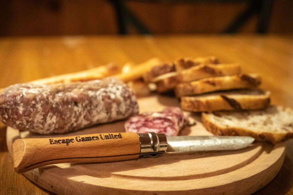 du bon saucisson de lacaune sur une planche escape game l'apéro béziers